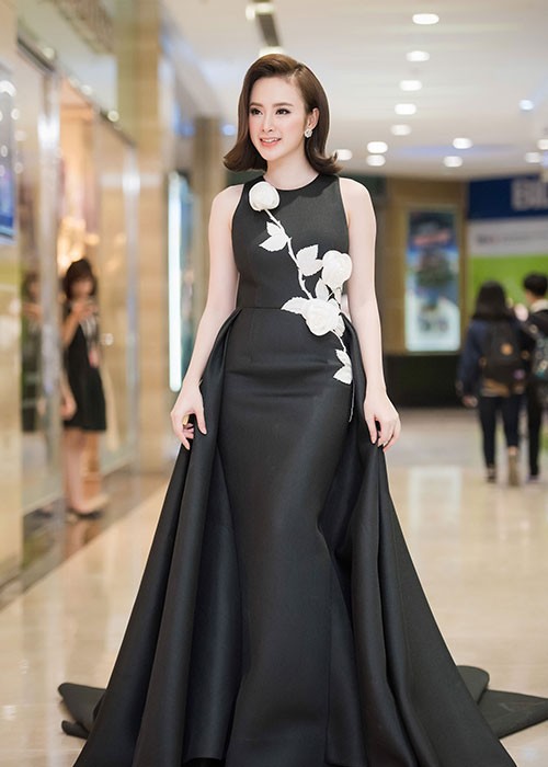 Angela Phuong Trinh dep long lay ra mat phim tai Ha Noi-Hinh-6